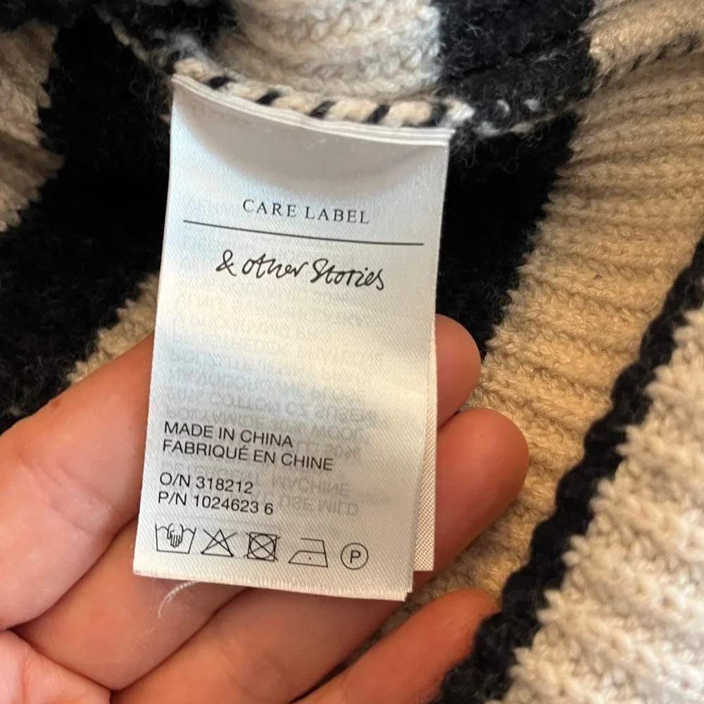 & Other Stories Knitted half-zip sweater  ribbed texture. Cream & Black Size XS - Picture 8 of 13